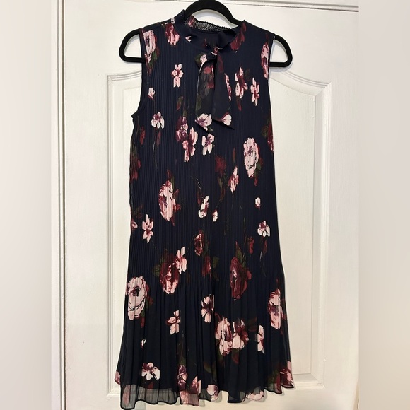 DKNY multi floral Accordion Pleated Neck Tie Sleeveless Shift Dress Sz 6 - Picture 4 of 12